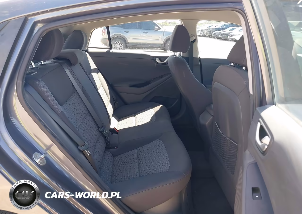 2018 Hyundai Ioniq Hybrid Blue VIN:KMHC65LC6JU100513 - 8