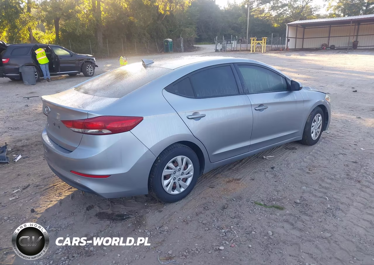 2017 Hyundai Elantra Se VIN:5NPD74LF9HH152586 - 4