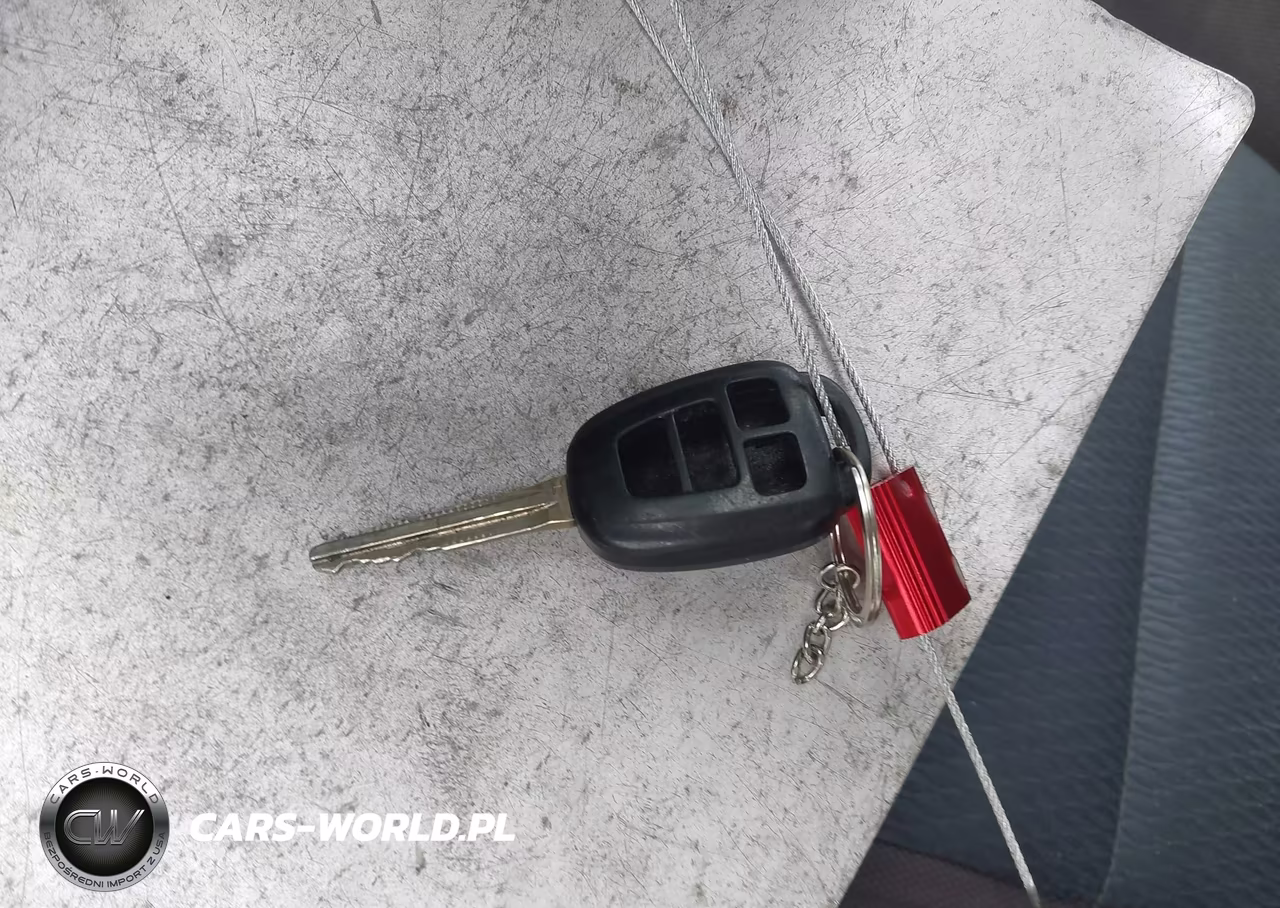 2018 Toyota Corolla Le VIN:5YFBURHE8JP810081 - 11