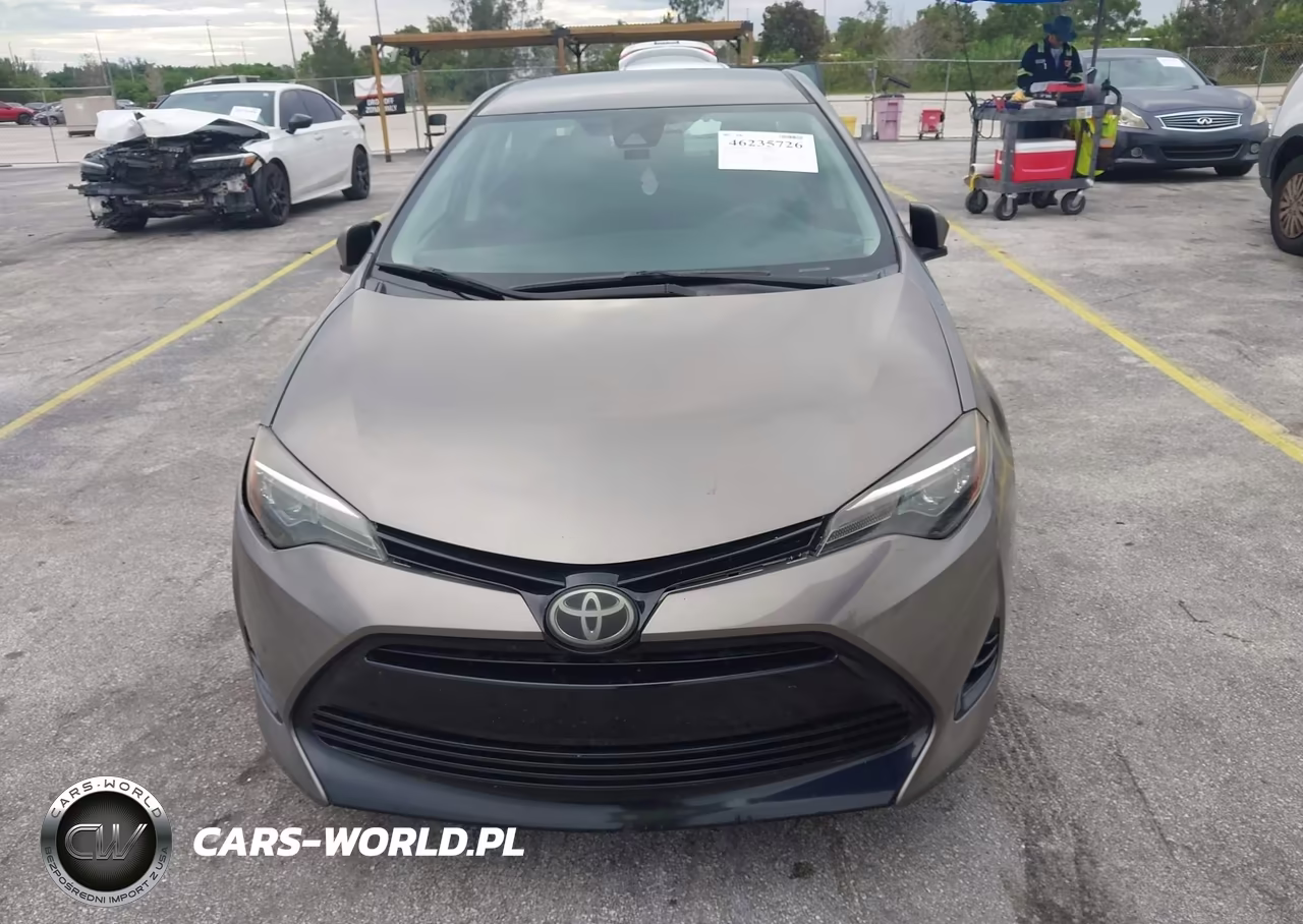 2018 Toyota Corolla Le VIN:5YFBURHE8JP810081 - 12