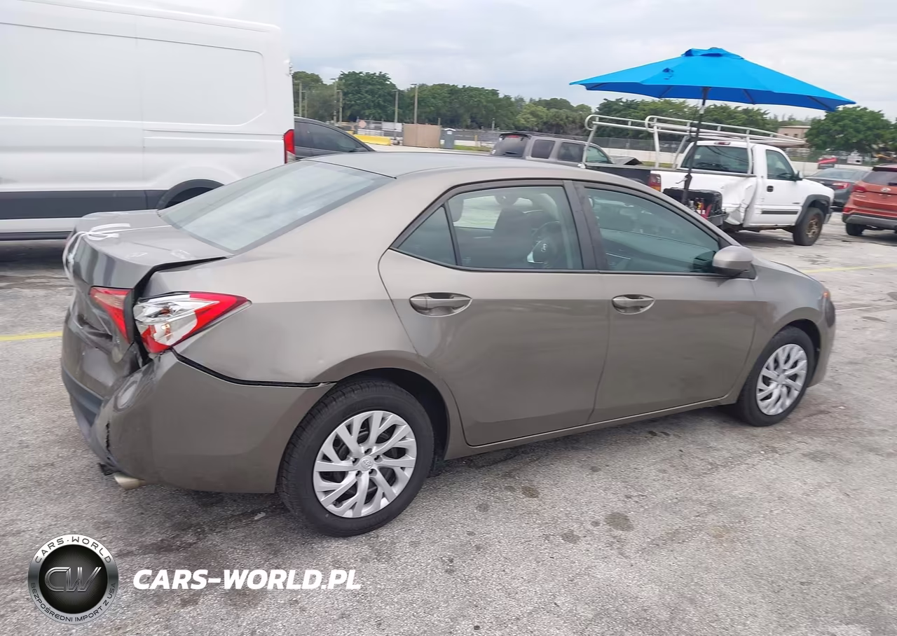 2018 Toyota Corolla Le VIN:5YFBURHE8JP810081 - 18