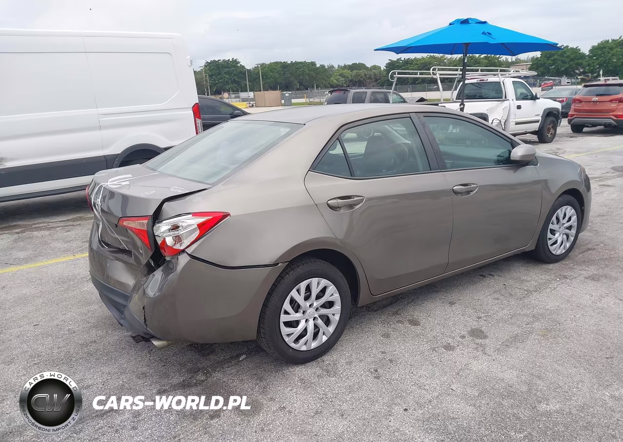 2018 Toyota Corolla Le VIN:5YFBURHE8JP810081 - 4
