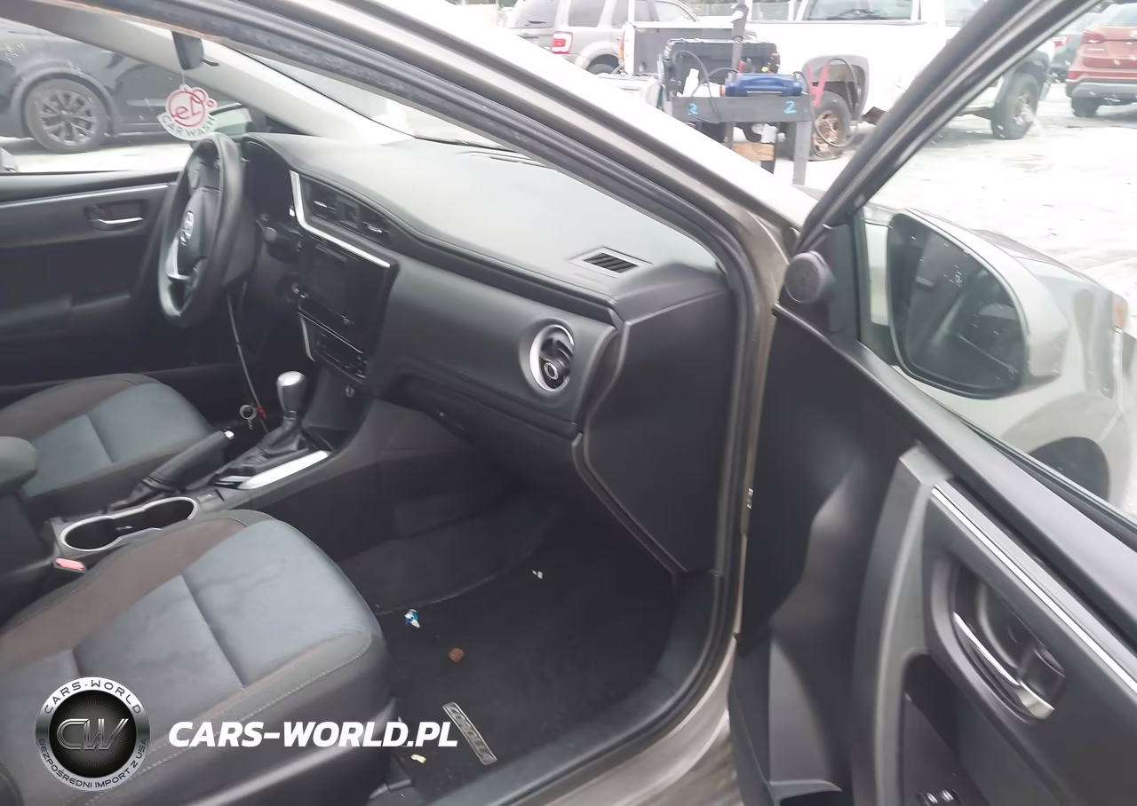 2018 Toyota Corolla Le VIN:5YFBURHE8JP810081 - 5