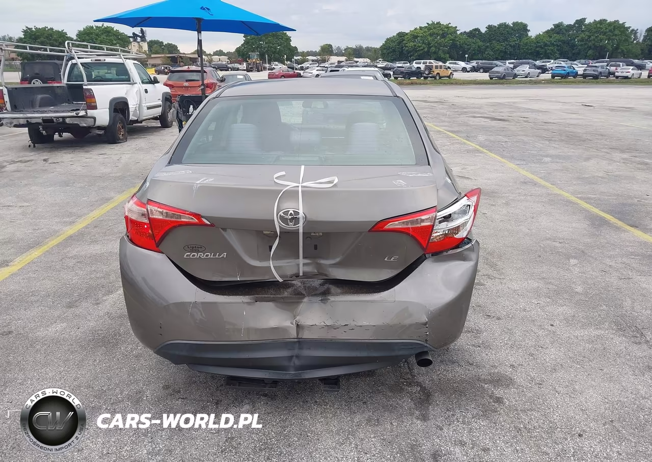 2018 Toyota Corolla Le VIN:5YFBURHE8JP810081 - 6