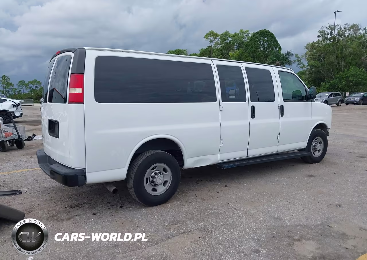 2017 Chevrolet Express 3500 Ls VIN:1GAZGNFF4H1128901 - 4