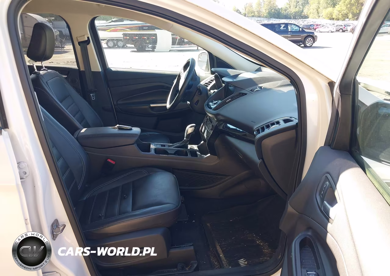 2019 Ford Escape Titanium VIN:1FMCU9J98KUA70632 - 5