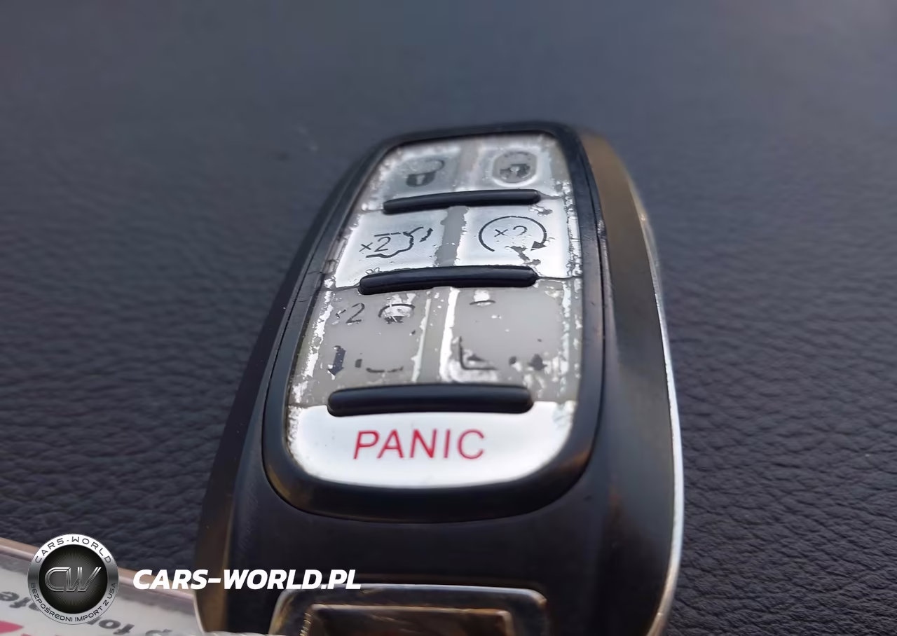 2023 Chrysler Pacifica Hybrid Touring L VIN:2C4RC1L79PR523076 - 11