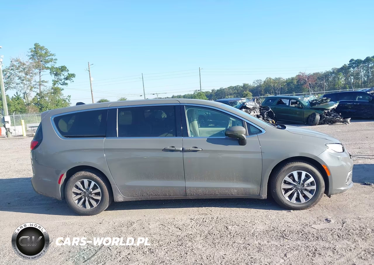 2023 Chrysler Pacifica Hybrid Touring L VIN:2C4RC1L79PR523076 - 13