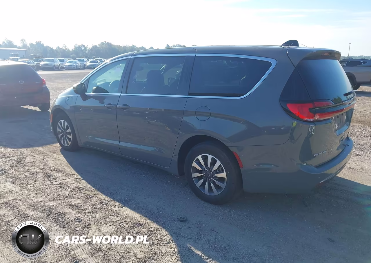 2023 Chrysler Pacifica Hybrid Touring L VIN:2C4RC1L79PR523076 - 3