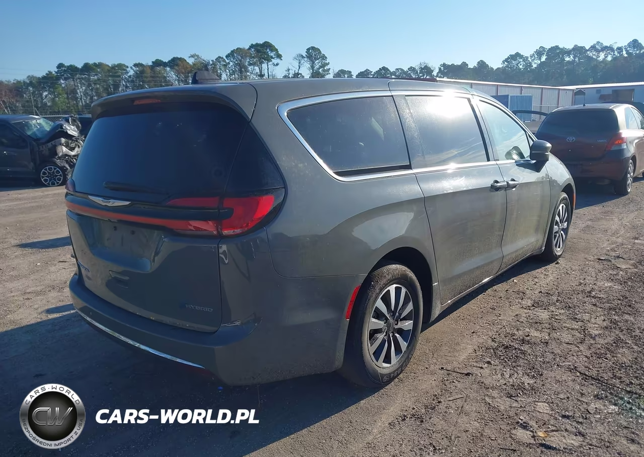 2023 Chrysler Pacifica Hybrid Touring L VIN:2C4RC1L79PR523076 - 4