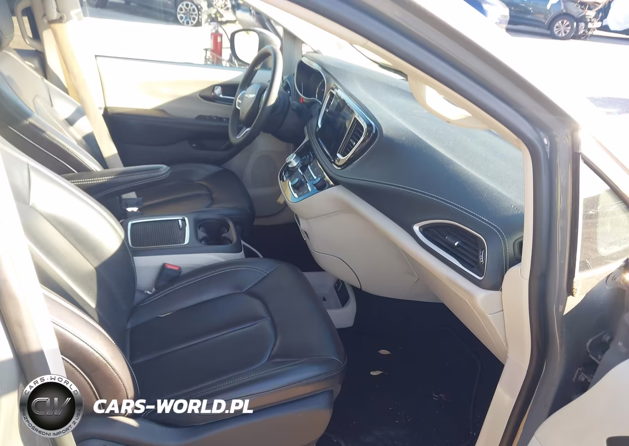 2023 Chrysler Pacifica Hybrid Touring L VIN:2C4RC1L79PR523076 - 5