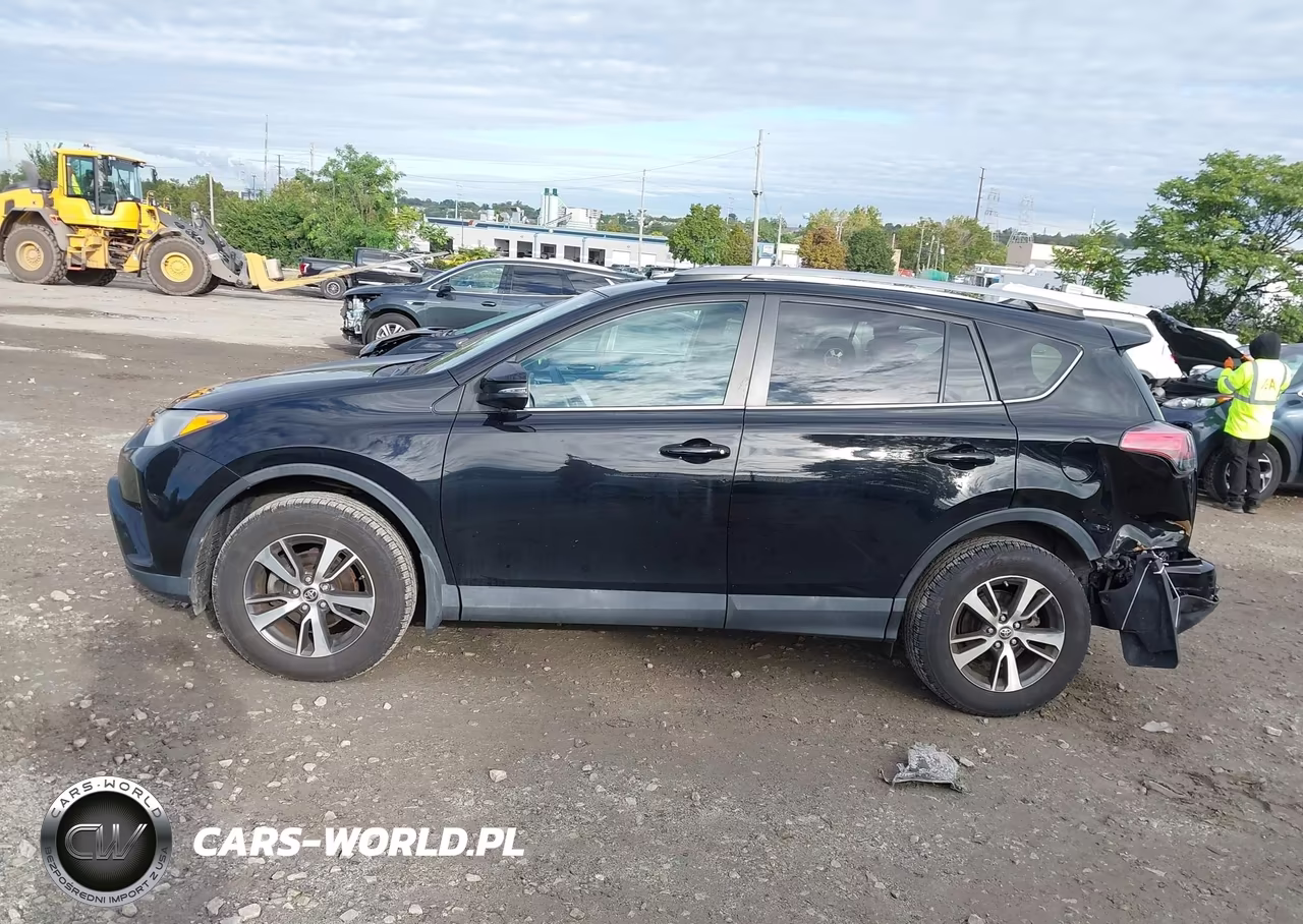 2018 Toyota Rav4 Xle VIN:2T3RFREV2JW745134 - 14