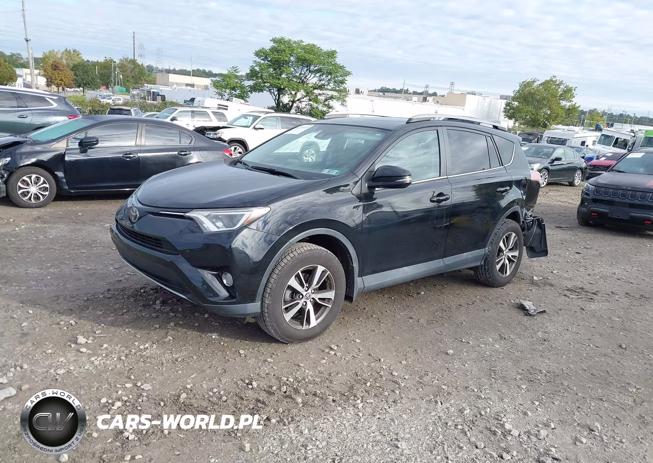 2018 Toyota Rav4 Xle VIN:2T3RFREV2JW745134 - 2