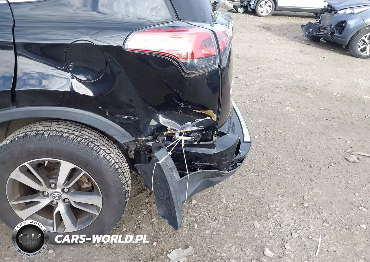 2018 Toyota Rav4 Xle VIN:2T3RFREV2JW745134 - 6