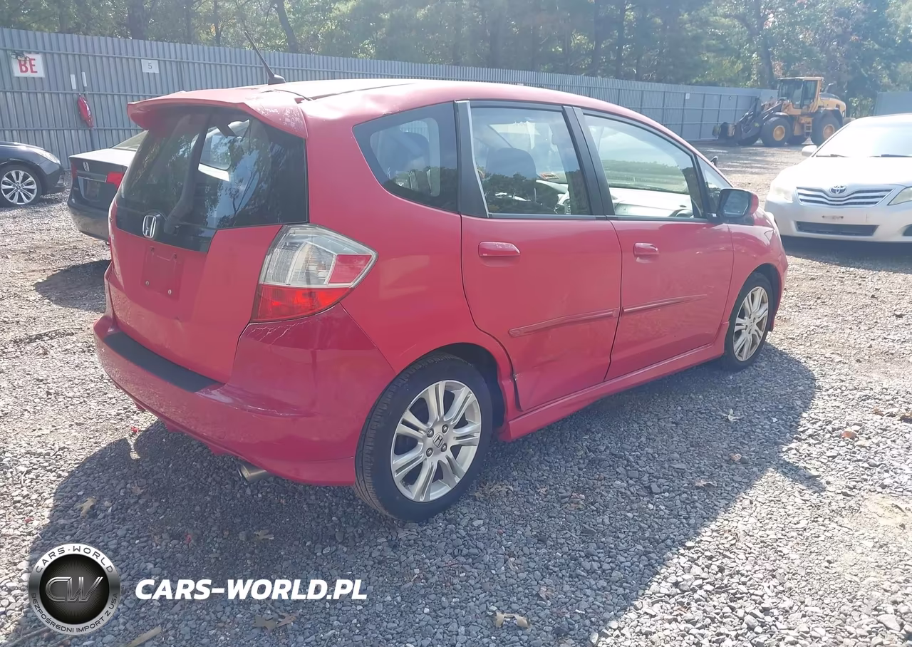 2011 Honda Fit Sport VIN:JHMGE8H52BC026873 - 4