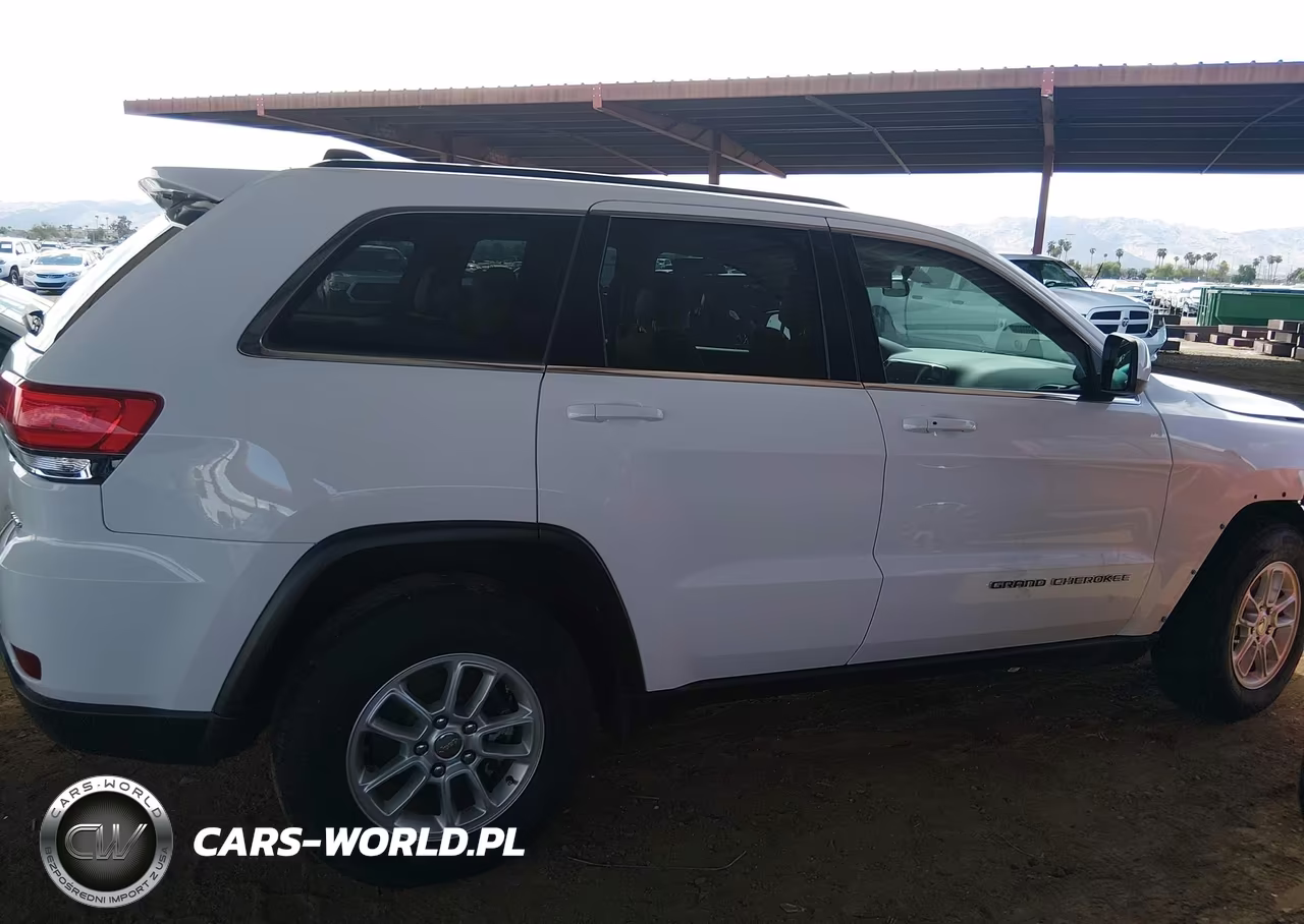 2019 Jeep Grand Cherokee Laredo 4X4 VIN:1C4RJFAG1KC551686 - 13
