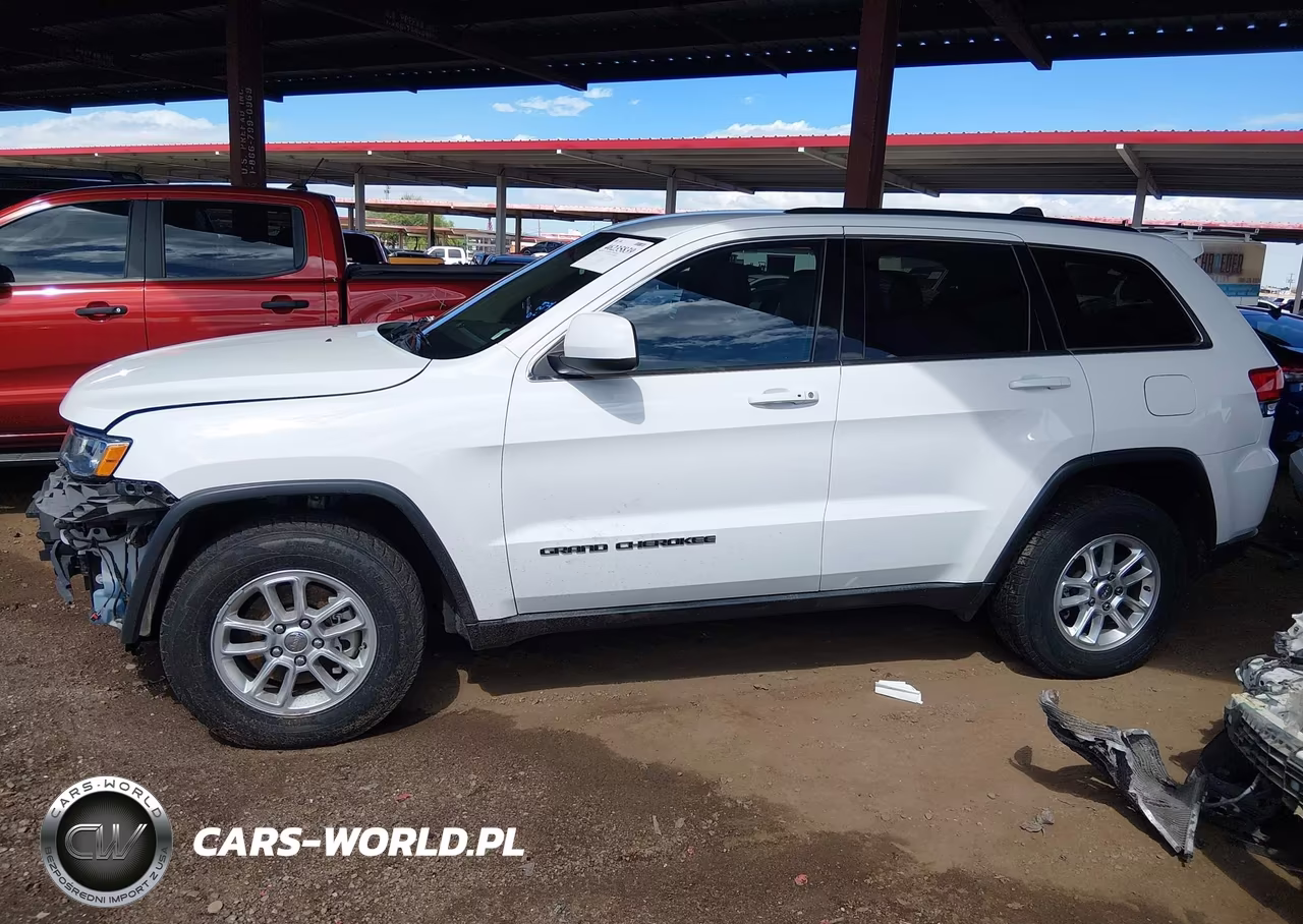 2019 Jeep Grand Cherokee Laredo 4X4 VIN:1C4RJFAG1KC551686 - 14