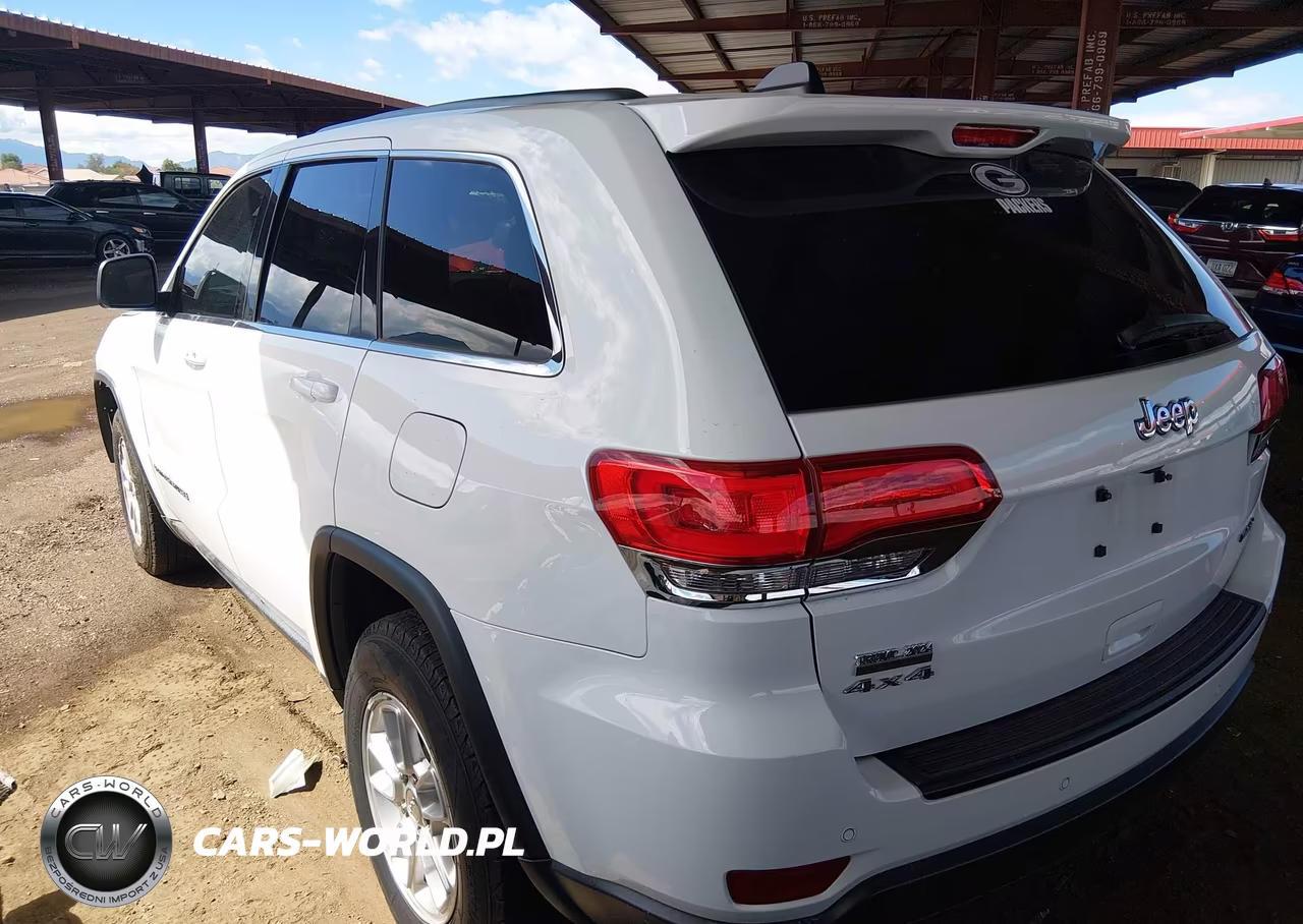 2019 Jeep Grand Cherokee Laredo 4X4 VIN:1C4RJFAG1KC551686 - 3