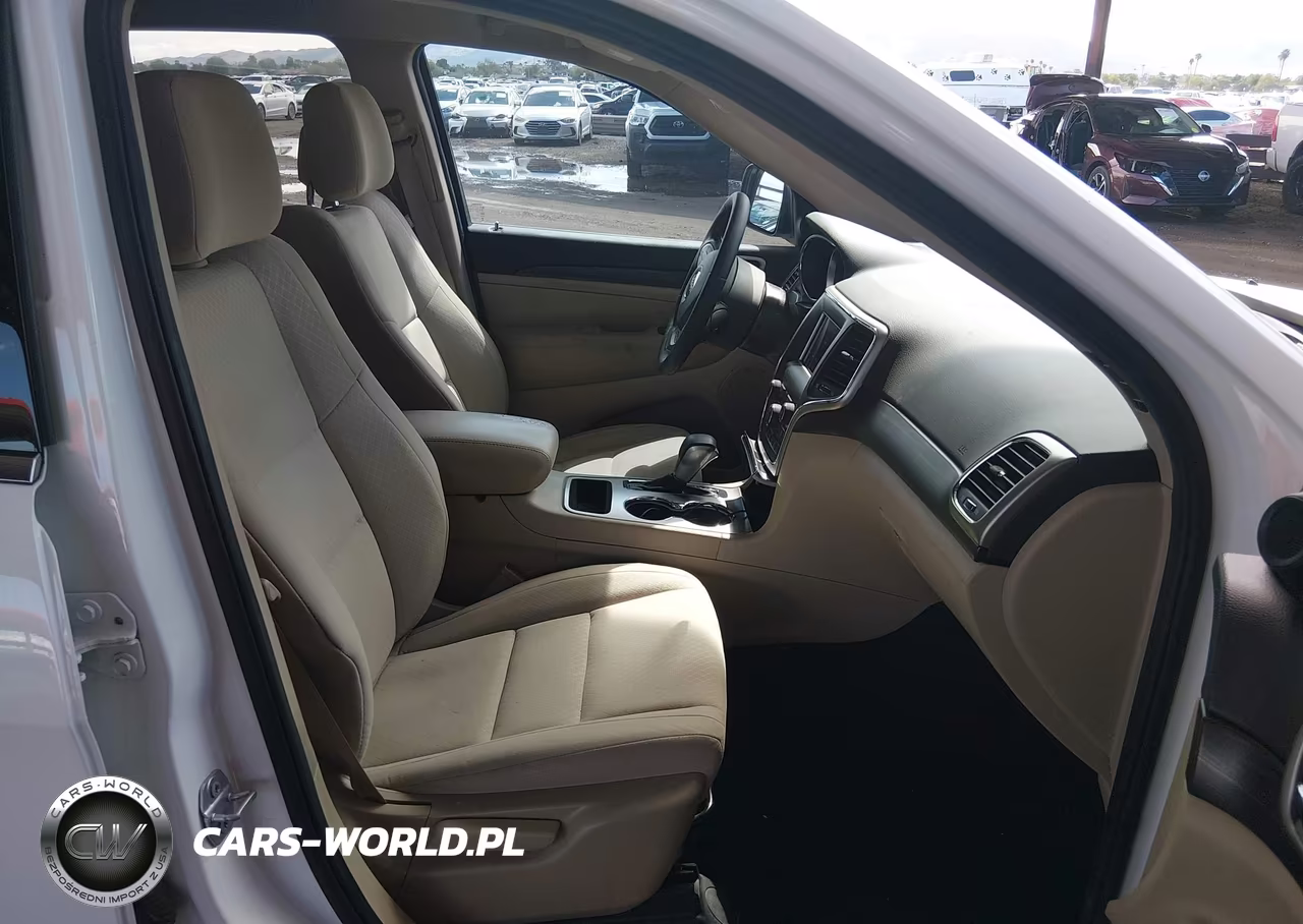 2019 Jeep Grand Cherokee Laredo 4X4 VIN:1C4RJFAG1KC551686 - 5