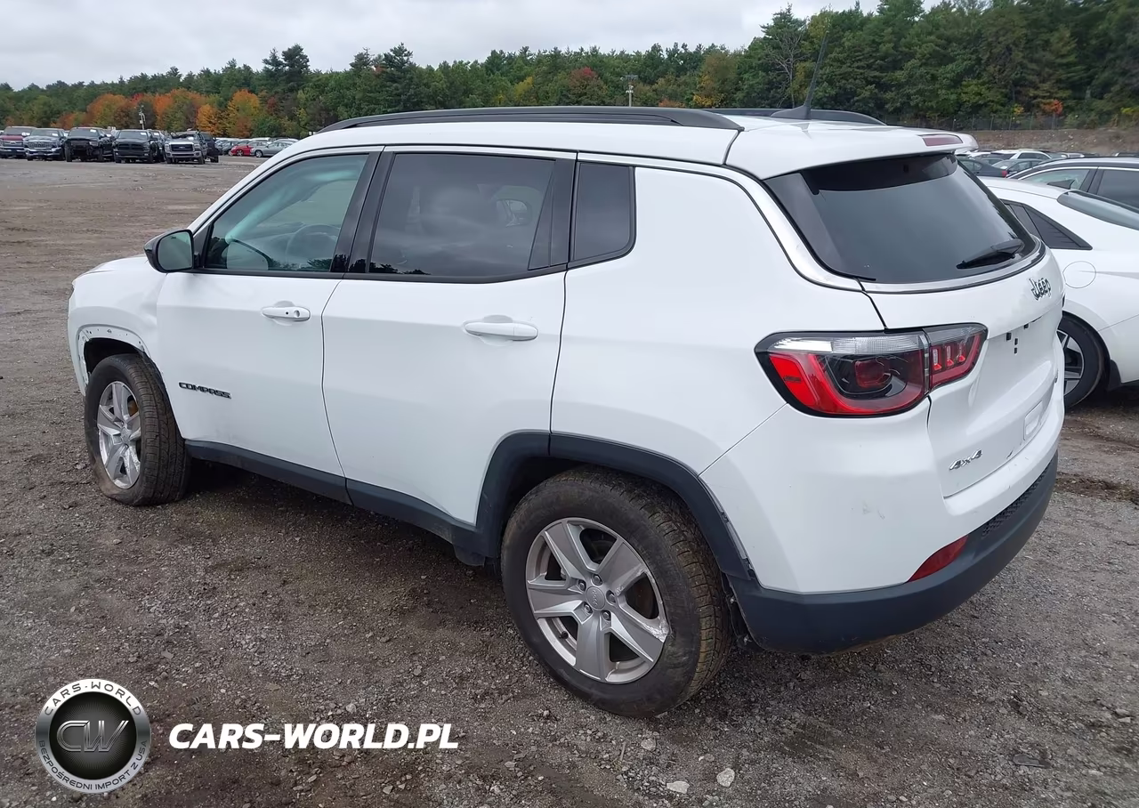 2022 Jeep Compass Latitude 4X4 VIN:3C4NJDBB7NT210324 - 3