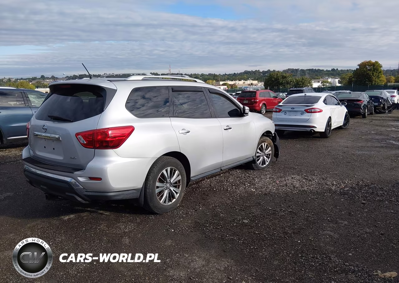 2018 Nissan Pathfinder S VIN:5N1DR2MMXJC621807 - 4
