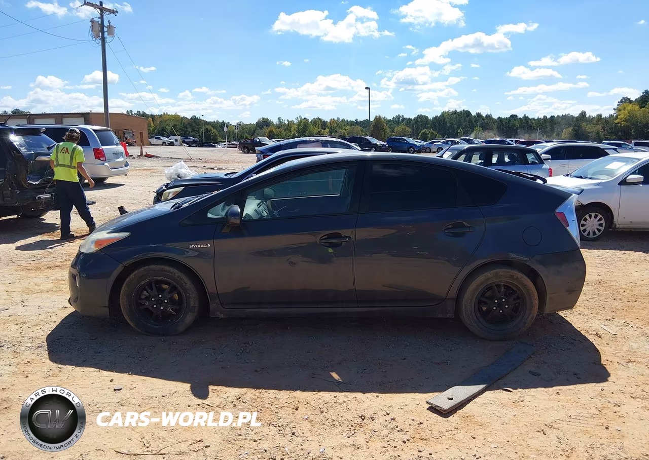 2015 Toyota Prius Two VIN:JTDKN3DU3F0472985 - 14