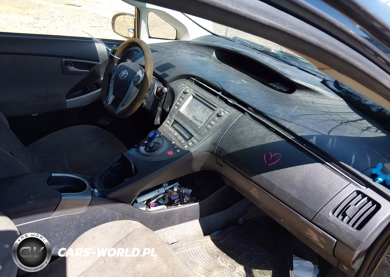 2015 Toyota Prius Two VIN:JTDKN3DU3F0472985 - 5