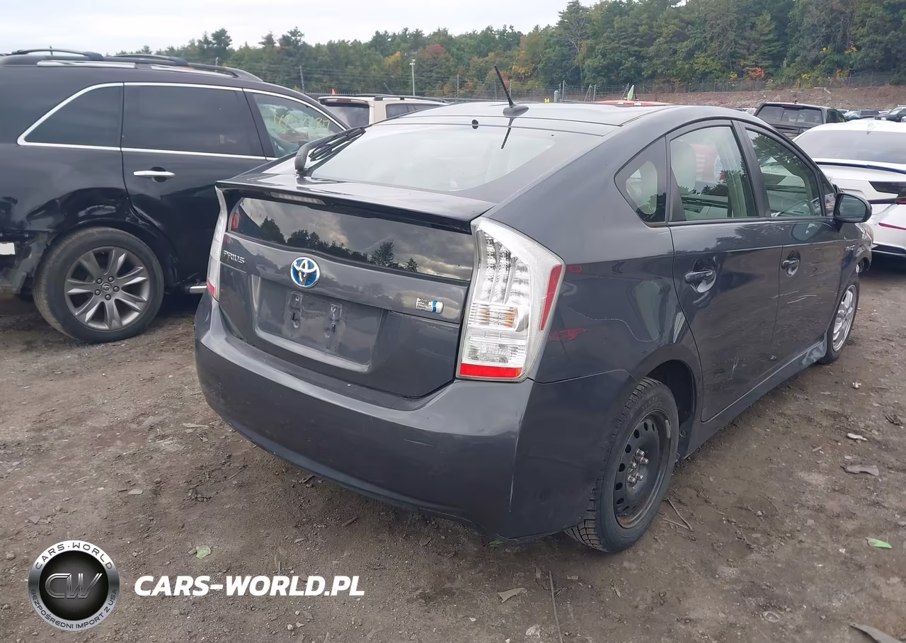 2011 Toyota Prius Three VIN:JTDKN3DU4B1415988 - 4