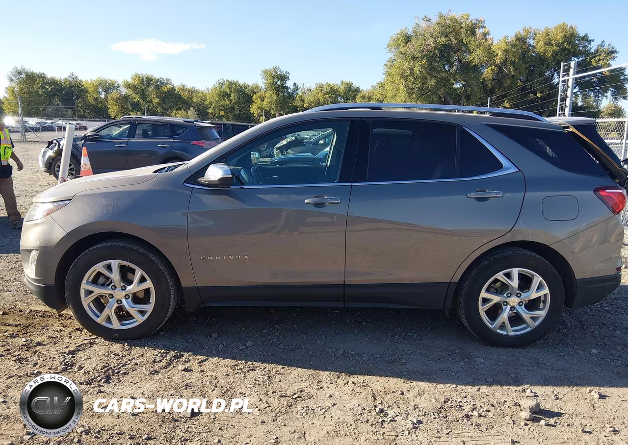 2018 Chevrolet Equinox Premier VIN:3GNAXVEV8JS545611 - 14