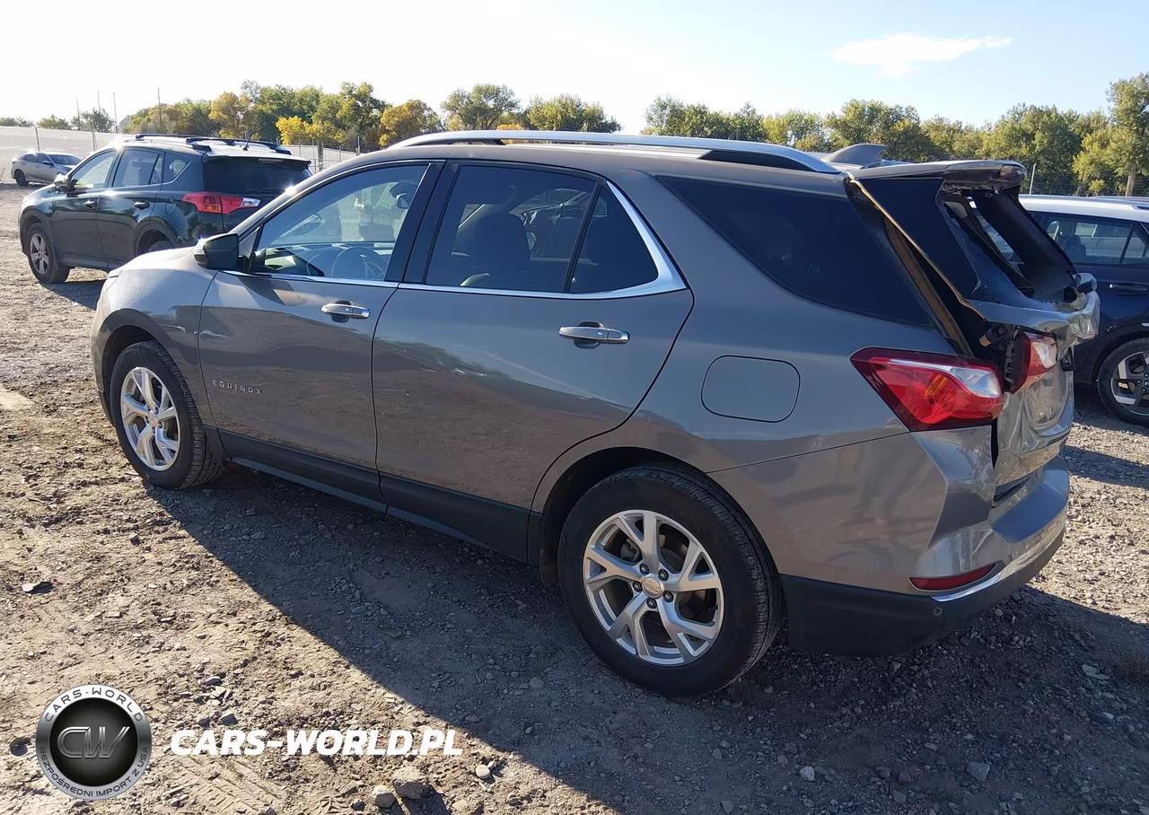 2018 Chevrolet Equinox Premier VIN:3GNAXVEV8JS545611 - 3