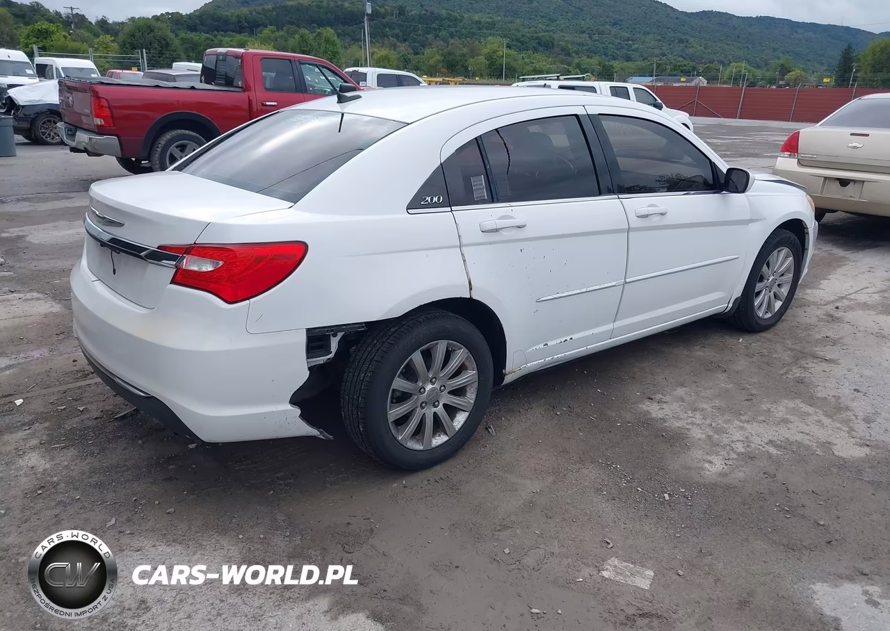2013 Chrysler 200 Lx VIN:1C3CCBAB9DN624067 - 4