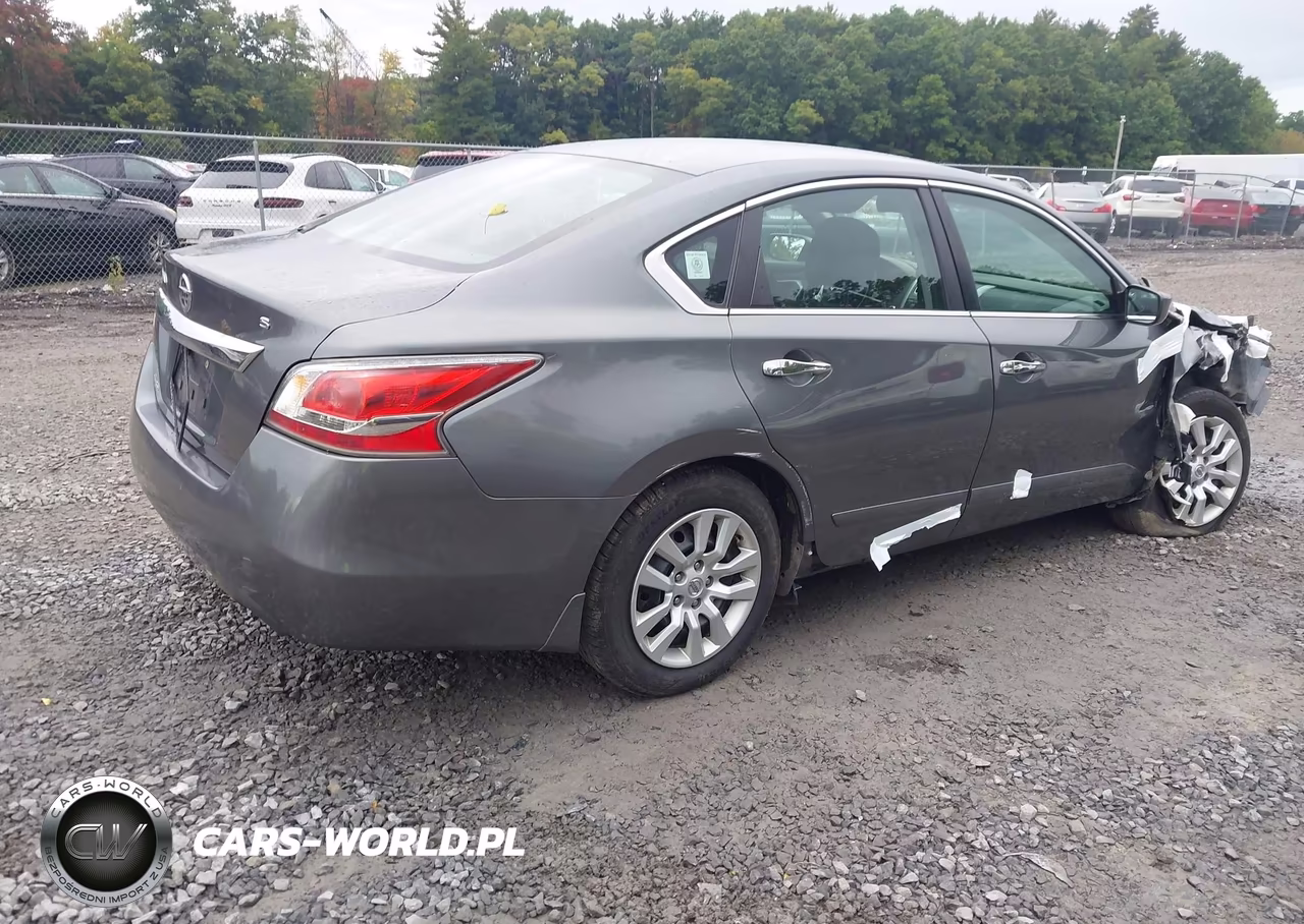 2015 Nissan Altima 2.5 S VIN:1N4AL3AP1FN391461 - 4