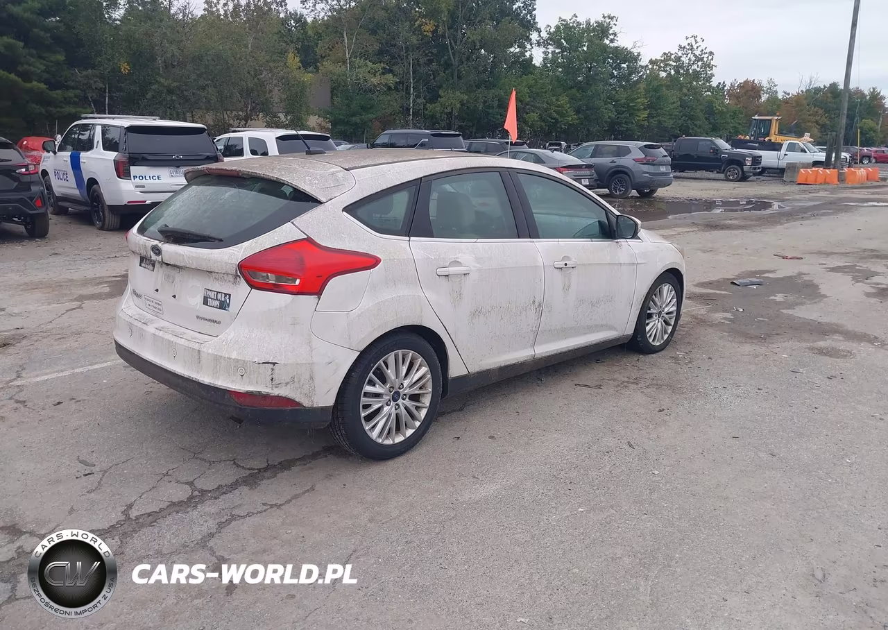 2016 Ford Focus Titanium VIN:1FADP3N28GL356557 - 4