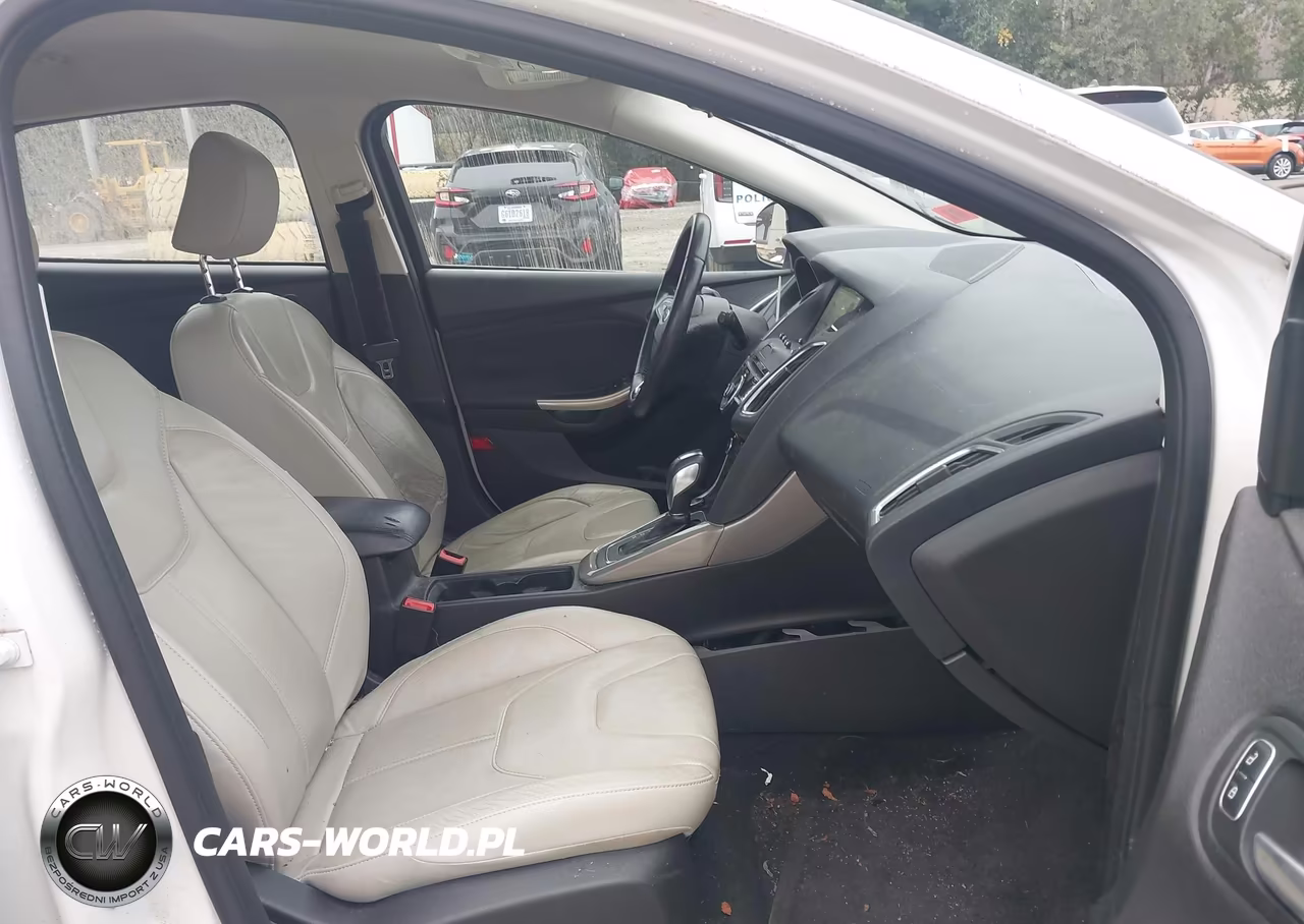 2016 Ford Focus Titanium VIN:1FADP3N28GL356557 - 5