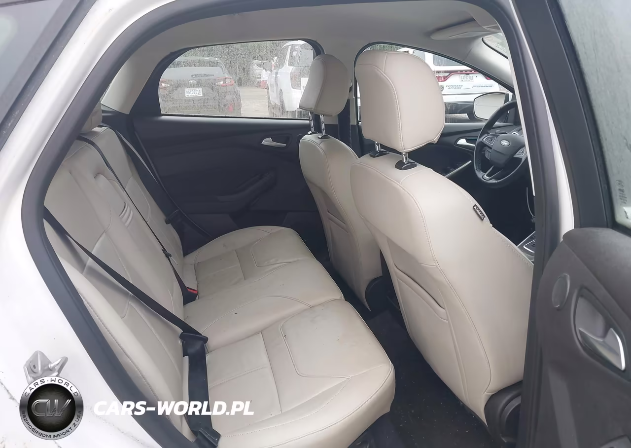 2016 Ford Focus Titanium VIN:1FADP3N28GL356557 - 8