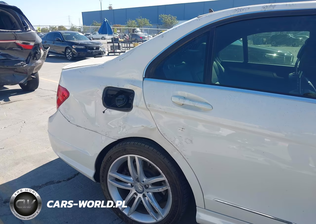 2012 Mercedes-Benz C 250 Sport VIN:WDDGF4HBXCA654602 - 13