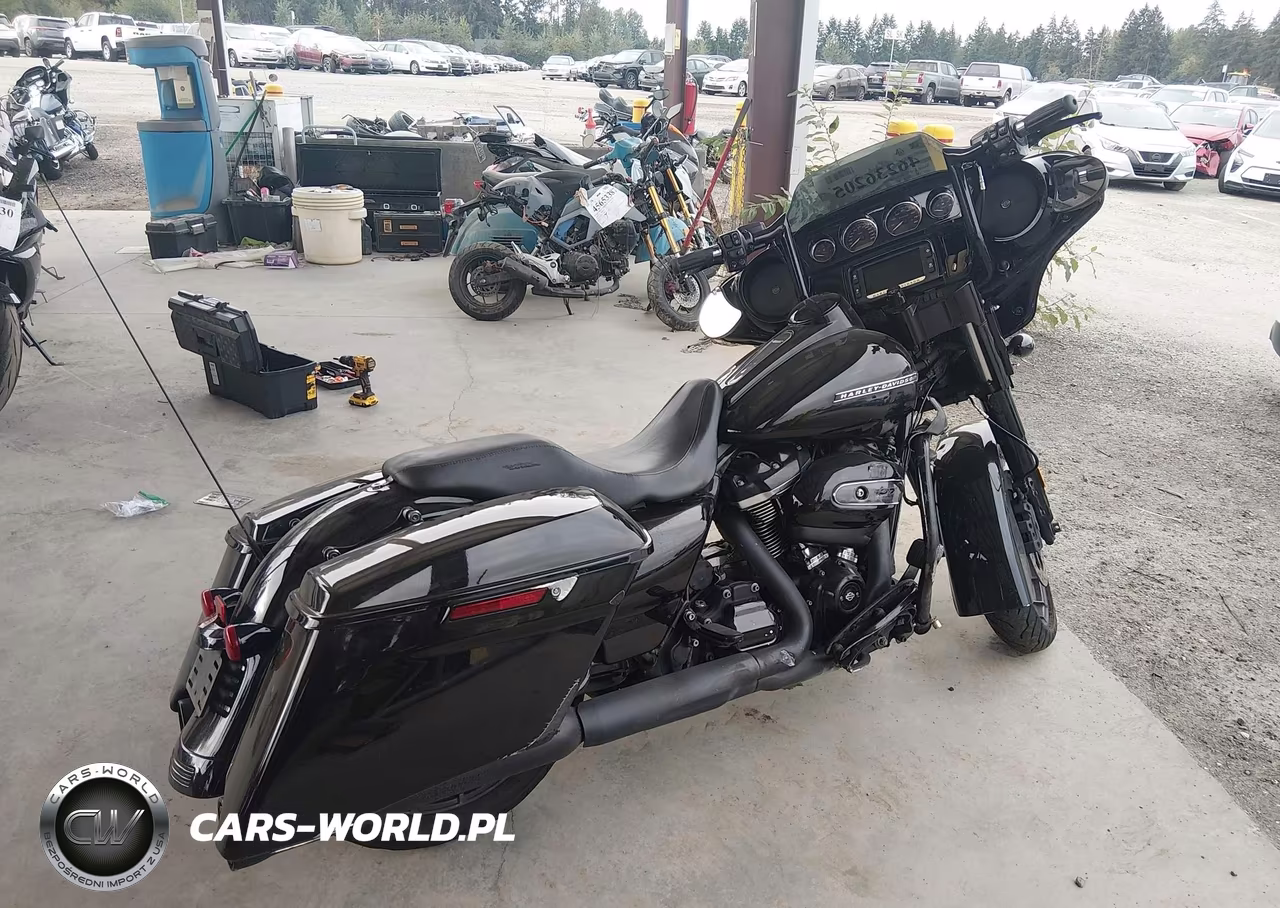 2018 Harley-Davidson Flhxs Street Glide Special VIN:1HD1KRC11JB653299 - 4