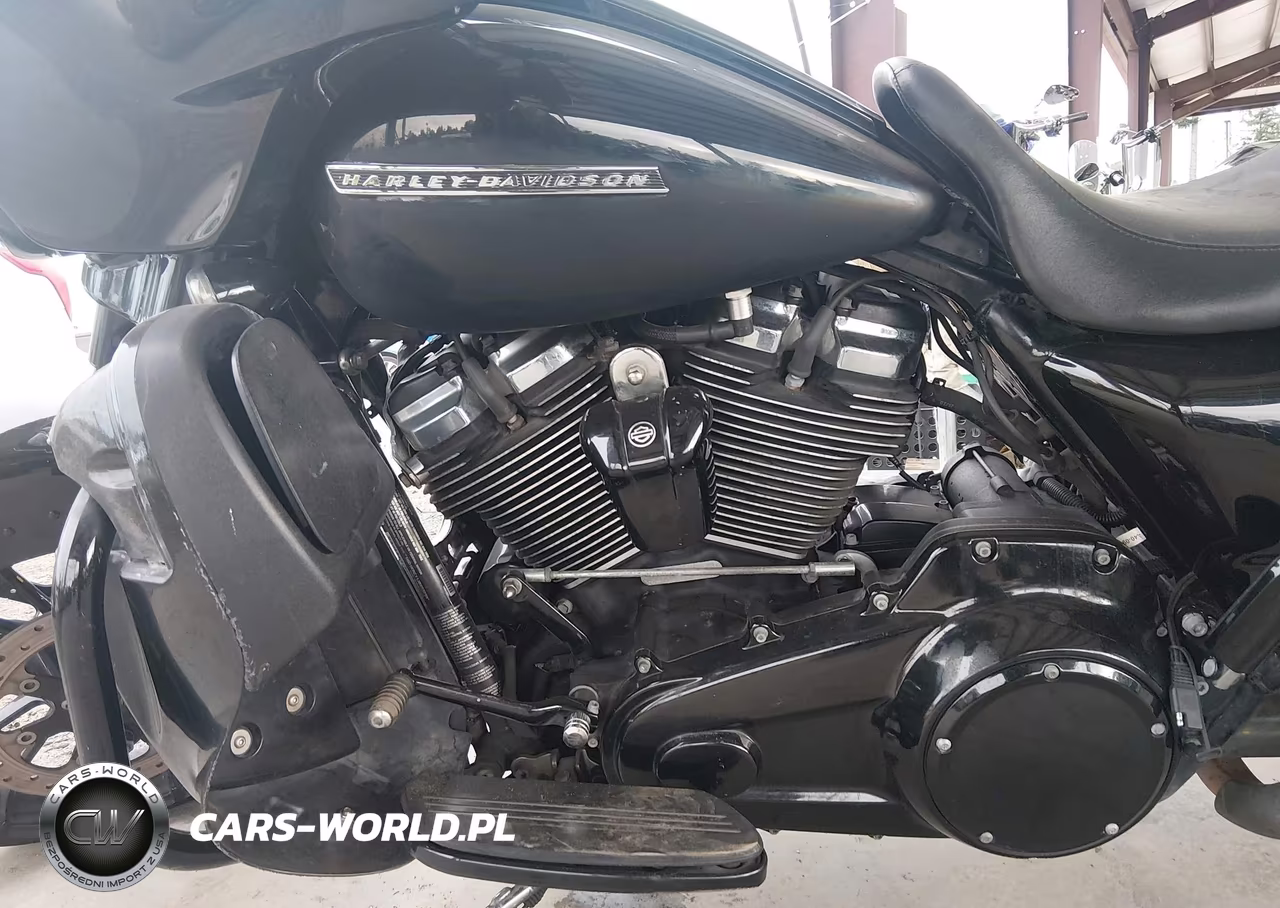 2018 Harley-Davidson Flhxs Street Glide Special VIN:1HD1KRC11JB653299 - 9