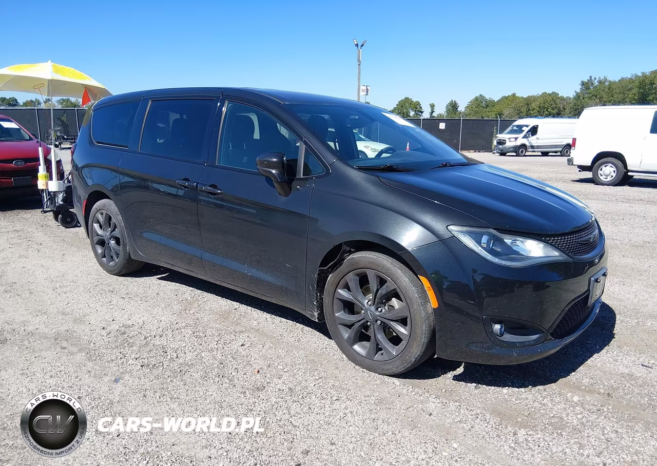 2020 Chrysler Pacifica Touring – zdjęcie 1 z 16