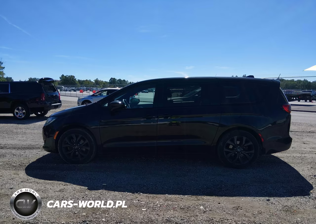 2020 Chrysler Pacifica Touring VIN:2C4RC1FG2LR150548 - 14
