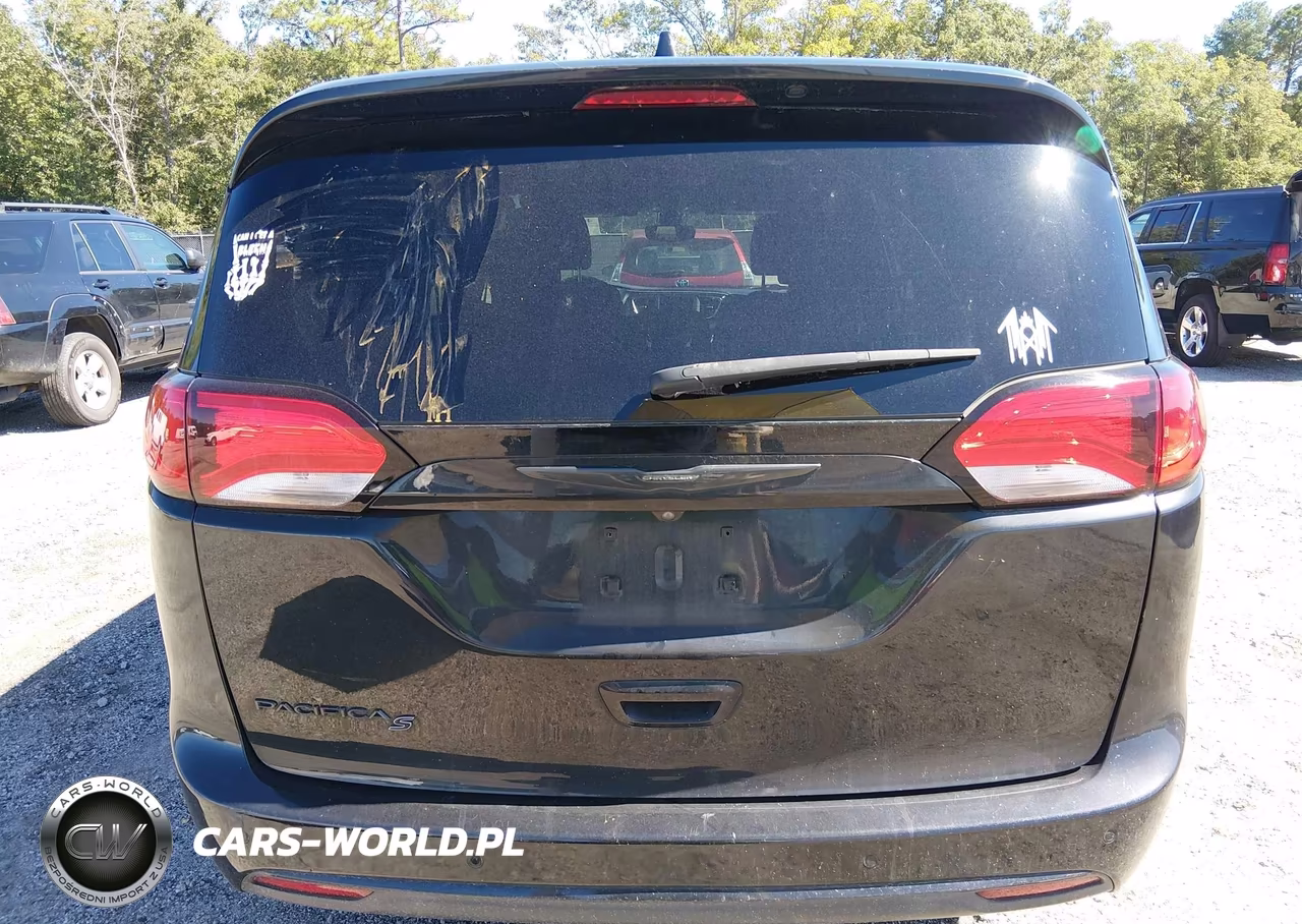 2020 Chrysler Pacifica Touring VIN:2C4RC1FG2LR150548 - 16