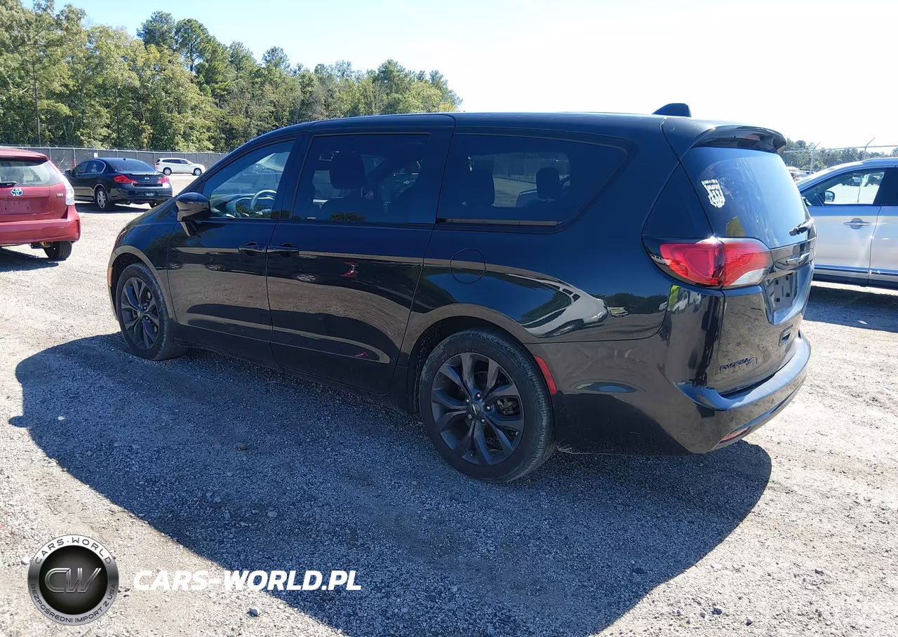 2020 Chrysler Pacifica Touring VIN:2C4RC1FG2LR150548 - 3