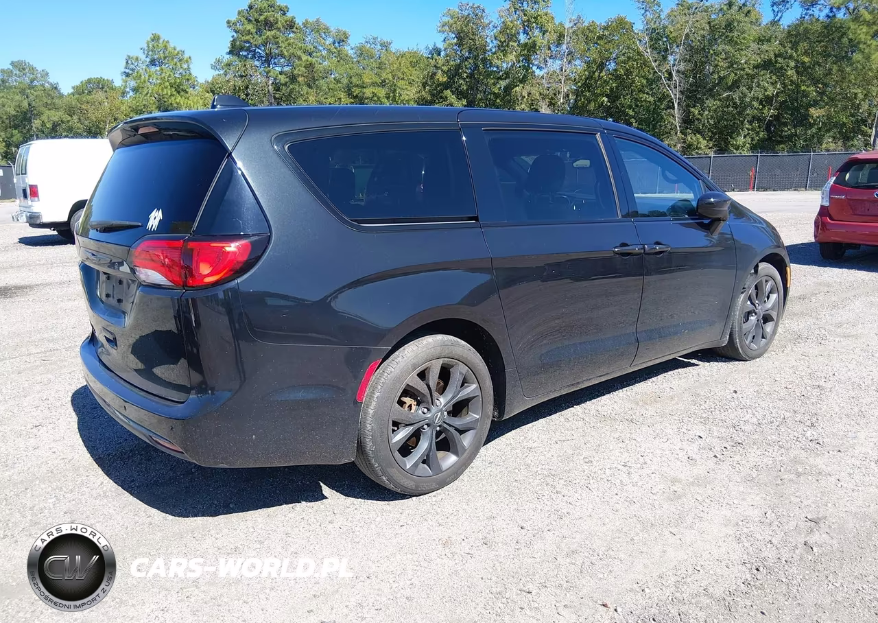 2020 Chrysler Pacifica Touring VIN:2C4RC1FG2LR150548 - 4