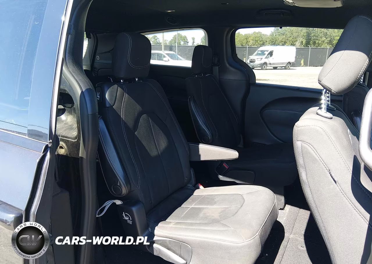 2020 Chrysler Pacifica Touring VIN:2C4RC1FG2LR150548 - 8