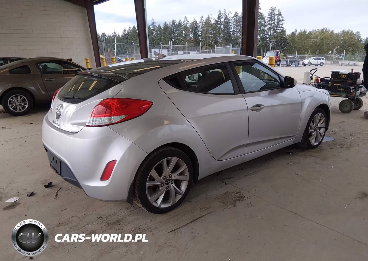 2016 Hyundai Veloster VIN:KMHTC6AD5GU251961 - 4