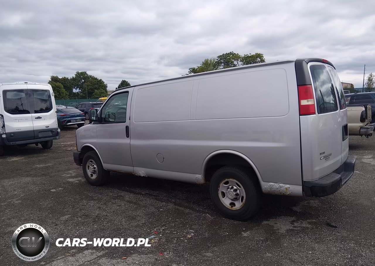 2010 Chevrolet Express 2500 Work Van VIN:1GCZGFBA1A1140758 - 3