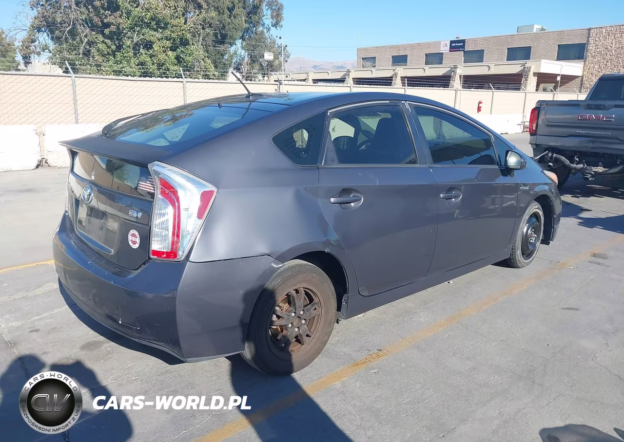2013 Toyota Prius Three VIN:JTDKN3DU9D1718333 - 4
