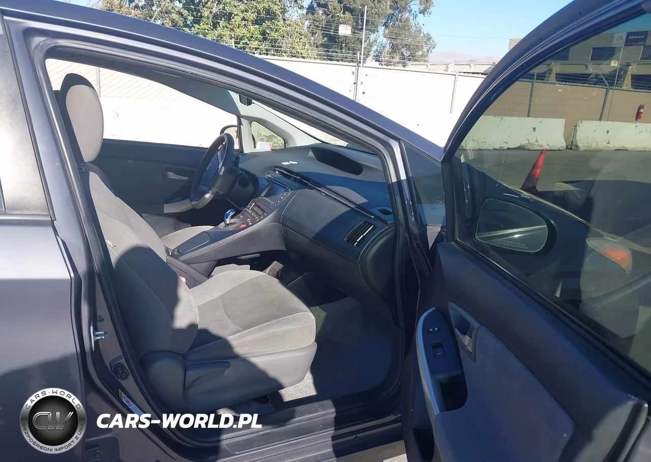 2013 Toyota Prius Three VIN:JTDKN3DU9D1718333 - 5