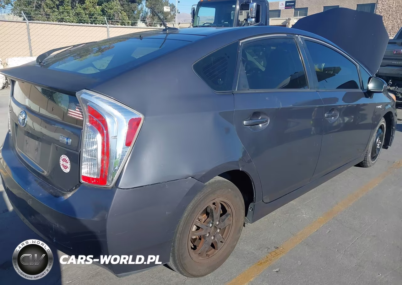 2013 Toyota Prius Three VIN:JTDKN3DU9D1718333 - 6
