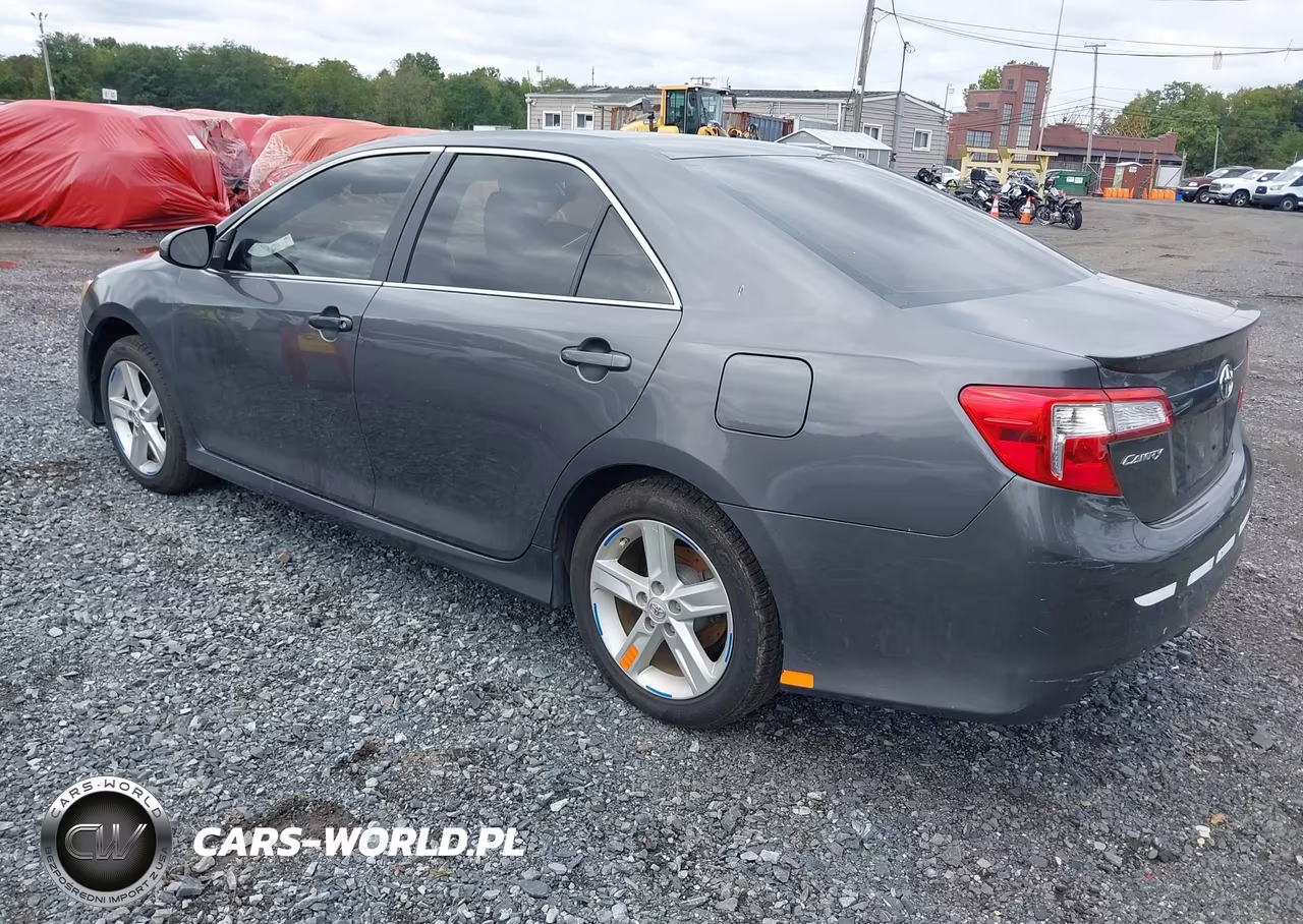 2014 Toyota Camry Se VIN:4T1BF1FK5EU823475 - 3